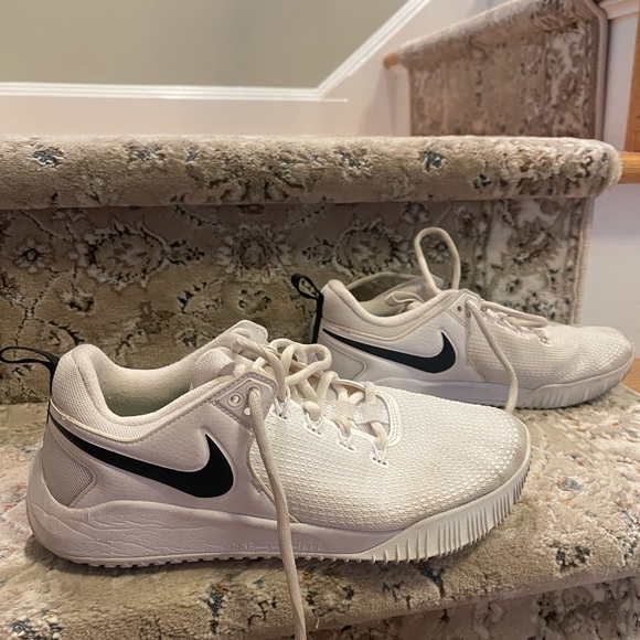 Nike Volleyball Sneaker - Picture 1 of 6